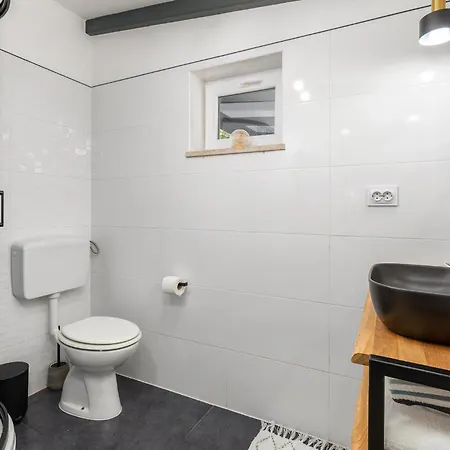 Holiday home Pet Friendly In With Jacuzzi *