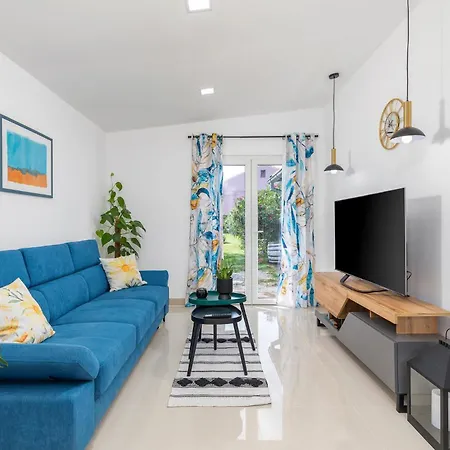 Pet Friendly In With Jacuzzi