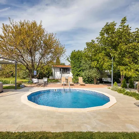 Holiday home Pet Friendly In With Jacuzzi *