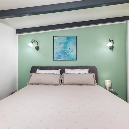 Pet Friendly In With Jacuzzi Holiday home *