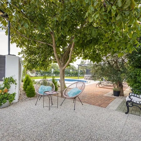 Pet Friendly In With Jacuzzi Vodnjan