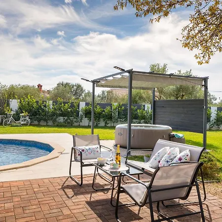Pet Friendly In With Jacuzzi
