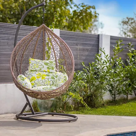 Holiday home Pet Friendly In With Jacuzzi