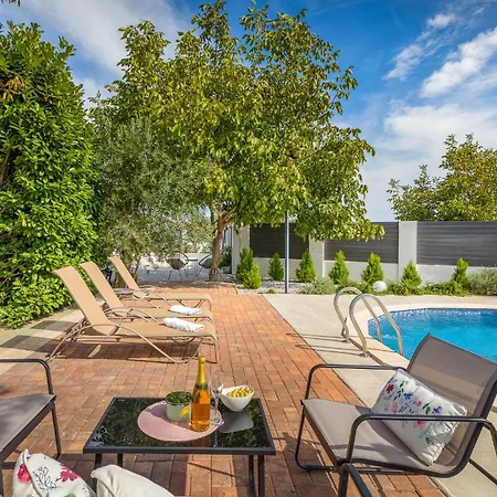 Holiday home Pet Friendly In With Jacuzzi Vodnjan